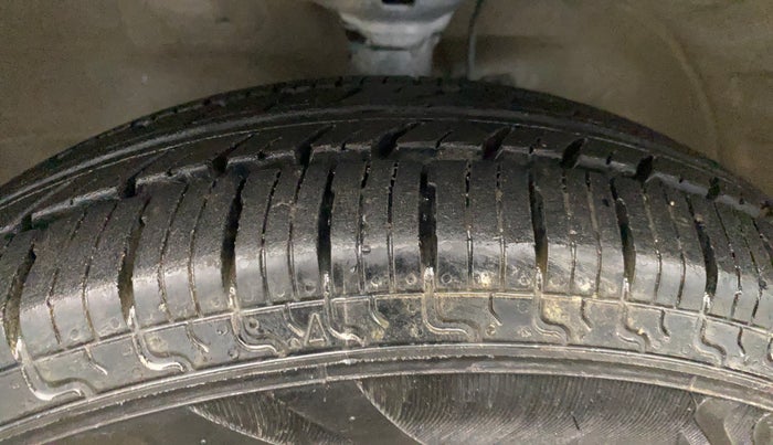 2013 Maruti Wagon R 1.0 LXI, Petrol, Manual, 39,024 km, Left Front Tyre Tread