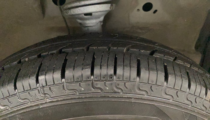 2013 Maruti Wagon R 1.0 LXI, Petrol, Manual, 39,024 km, Right Front Tyre Tread