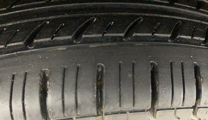 2013 Maruti Wagon R 1.0 LXI, Petrol, Manual, 50,917 km, Left Front Tyre Tread