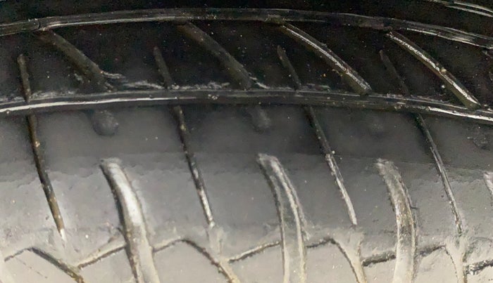 2013 Maruti Wagon R 1.0 LXI, Petrol, Manual, 50,917 km, Right Rear Tyre Tread