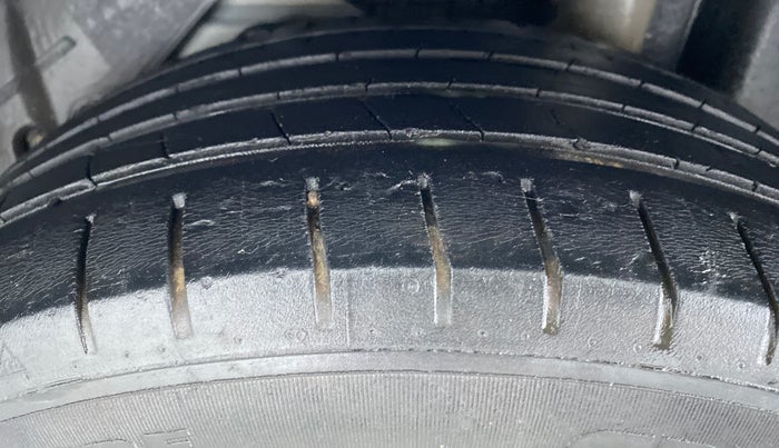 2018 Ford Figo Aspire 1.2 TITANIUM PETROL, Petrol, Manual, 43,987 km, Left Rear Tyre Tread