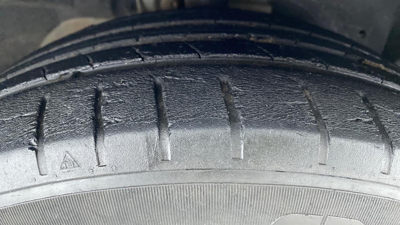 2018 Ford Figo Aspire 1.2 TITANIUM PETROL, Petrol, Manual, 43,987 km, Right Front Tyre Tread