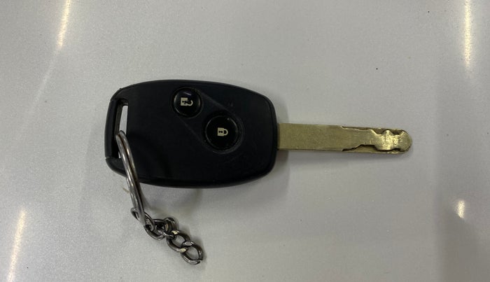 2015 Honda Amaze 1.2L I-VTEC S, Petrol, Manual, 1,09,846 km, Key Close Up