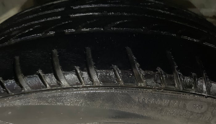 2015 Honda Amaze 1.2L I-VTEC S, Petrol, Manual, 1,09,846 km, Right Rear Tyre Tread