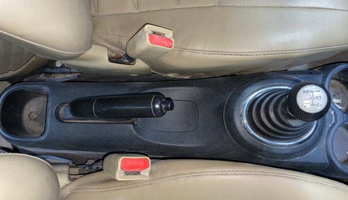2015 Honda Amaze 1.2L I-VTEC S, Petrol, Manual, 1,09,846 km, Gear Lever