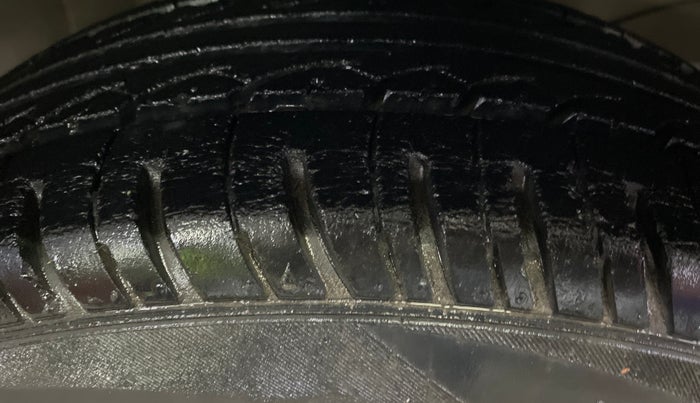 2015 Honda Amaze 1.2L I-VTEC S, Petrol, Manual, 1,09,846 km, Right Front Tyre Tread