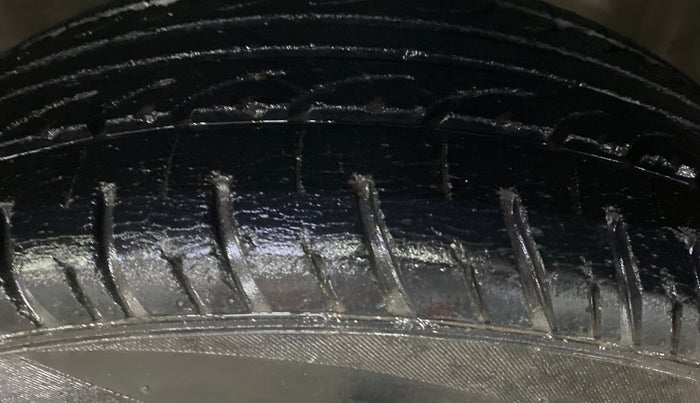 2015 Honda Amaze 1.2L I-VTEC S, Petrol, Manual, 1,09,846 km, Left Front Tyre Tread