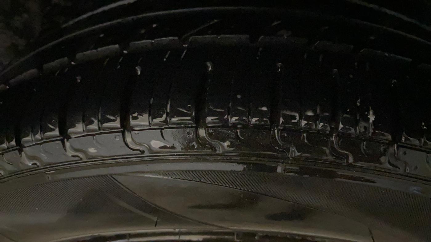 2014 Maruti Ciaz VXI, Petrol, Manual, 50,627 km, Left Rear Tyre Tread