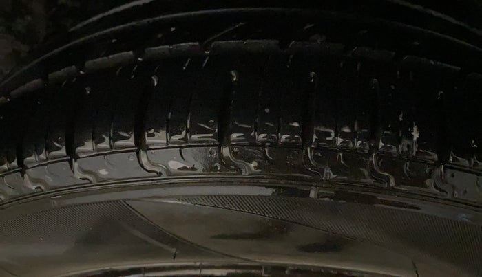 2014 Maruti Ciaz VXI, Petrol, Manual, 50,619 km, Left Rear Tyre Tread