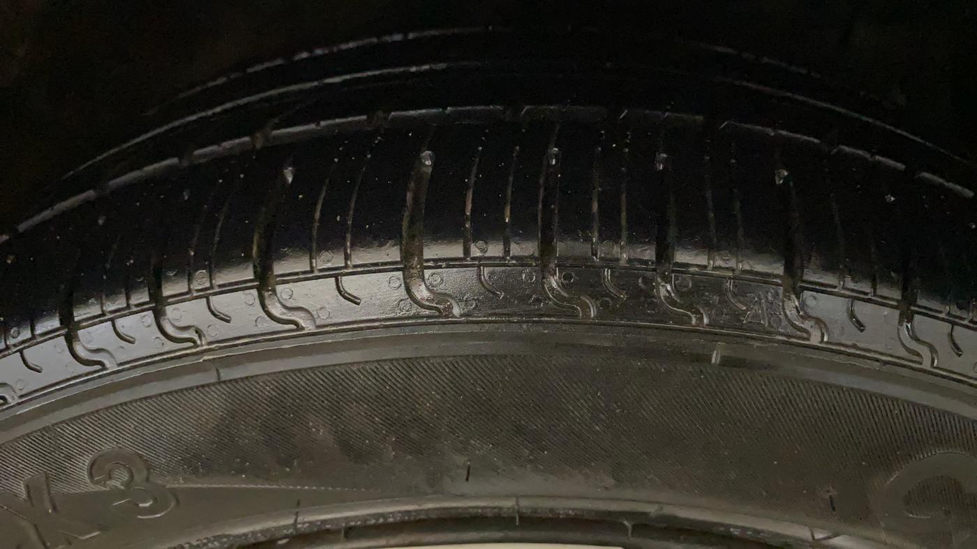 2014 Maruti Ciaz VXI, Petrol, Manual, 50,627 km, Right Front Tyre Tread