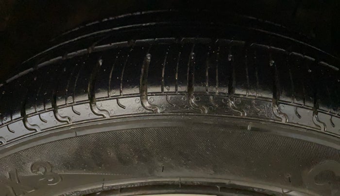 2014 Maruti Ciaz VXI, Petrol, Manual, 50,619 km, Right Front Tyre Tread