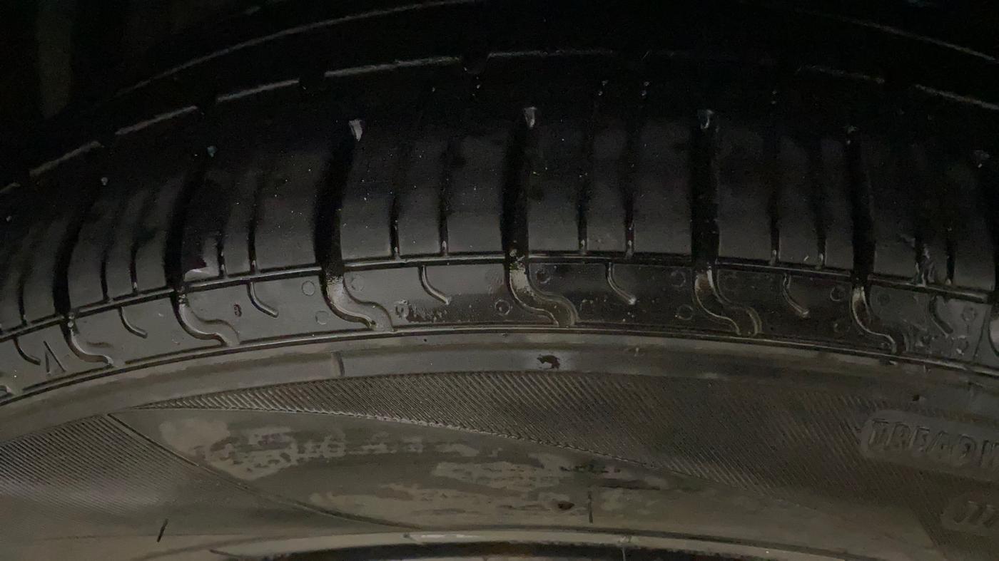 2014 Maruti Ciaz VXI, Petrol, Manual, 50,627 km, Left Front Tyre Tread
