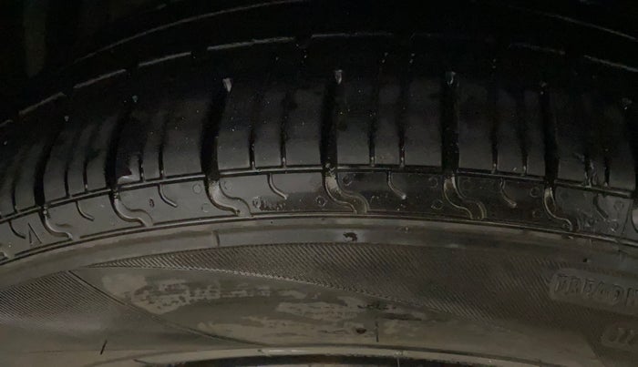 2014 Maruti Ciaz VXI, Petrol, Manual, 50,619 km, Left Front Tyre Tread