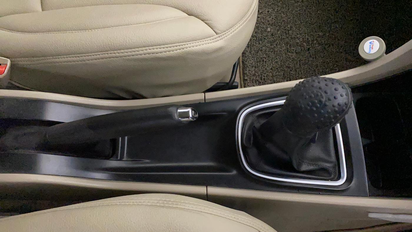 2014 Maruti Ciaz VXI, Petrol, Manual, 50,627 km, Gear Lever