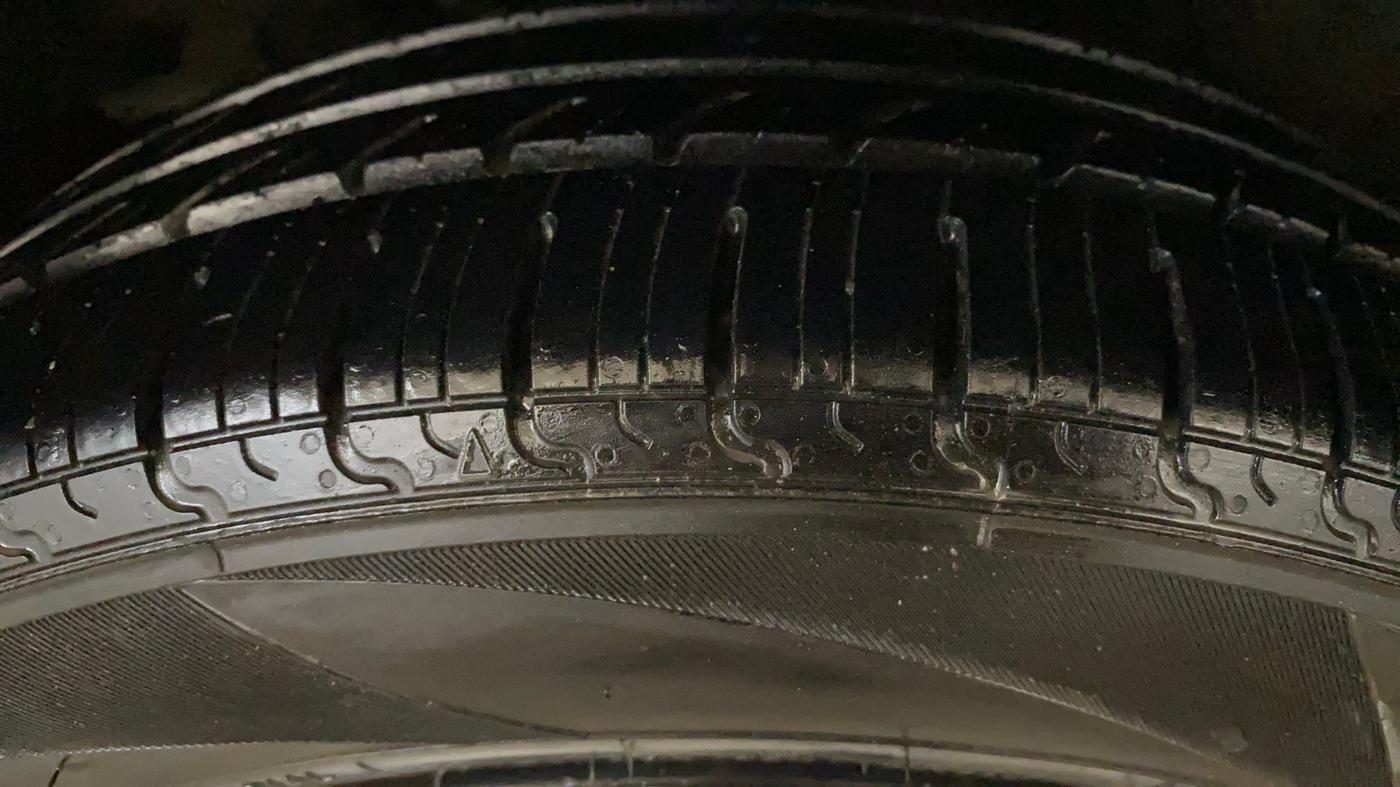 2014 Maruti Ciaz VXI, Petrol, Manual, 50,627 km, Right Rear Tyre Tread