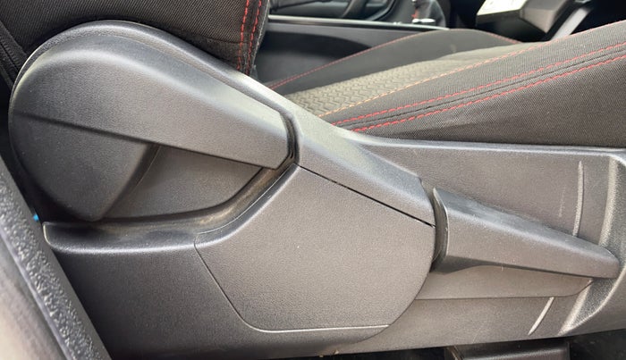 2023 Renault Kiger RXZ TURBO MT, Petrol, Manual, 8,888 km, Driver Side Adjustment Panel