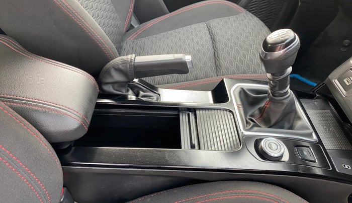 2023 Renault Kiger RXZ TURBO MT, Petrol, Manual, 8,888 km, Gear Lever