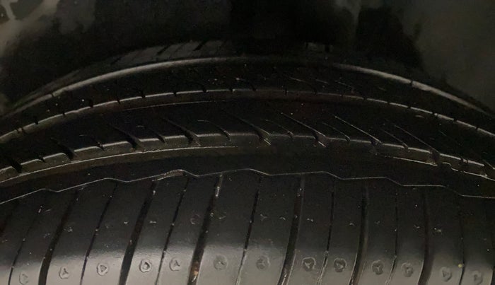 2015 Volkswagen Polo HIGHLINE1.5L, Diesel, Manual, 52,533 km, Left Rear Tyre Tread