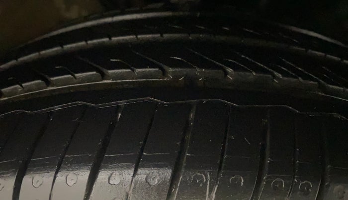 2015 Volkswagen Polo HIGHLINE1.5L, Diesel, Manual, 52,533 km, Right Front Tyre Tread