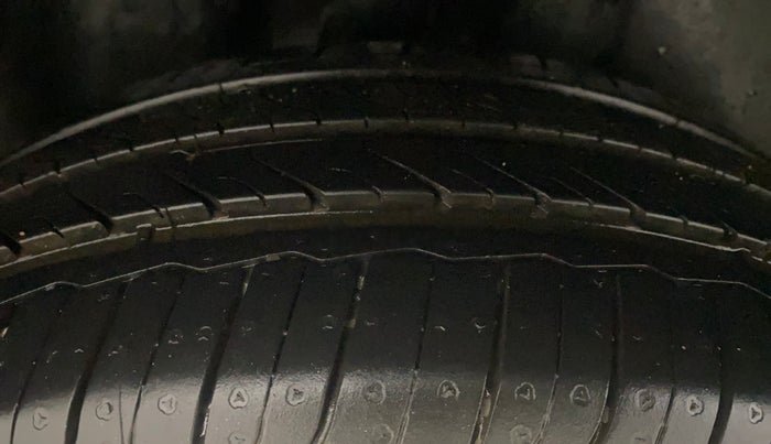 2015 Volkswagen Polo HIGHLINE1.5L, Diesel, Manual, 52,533 km, Right Rear Tyre Tread