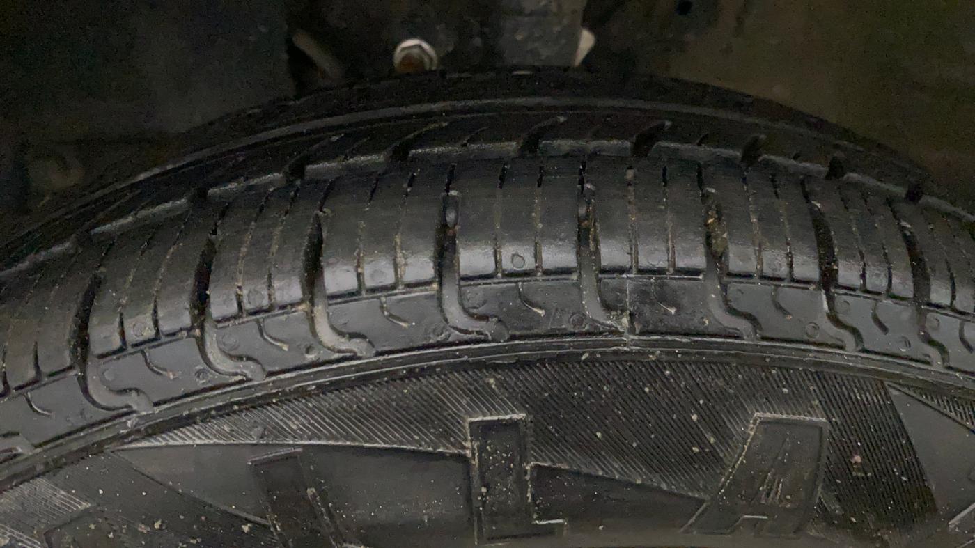 2020 Maruti New Wagon-R LXI CNG 1.0, CNG, Manual, 90,605 km, Left Front Tyre Tread