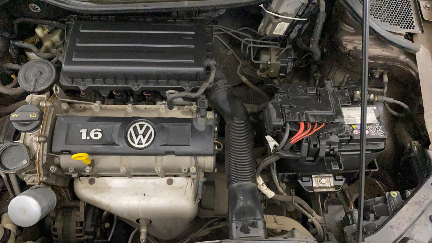 2016 Volkswagen Vento HIGHLINE 1.6 MPI, Petrol, Manual, 94,431 km, Engine View - Left