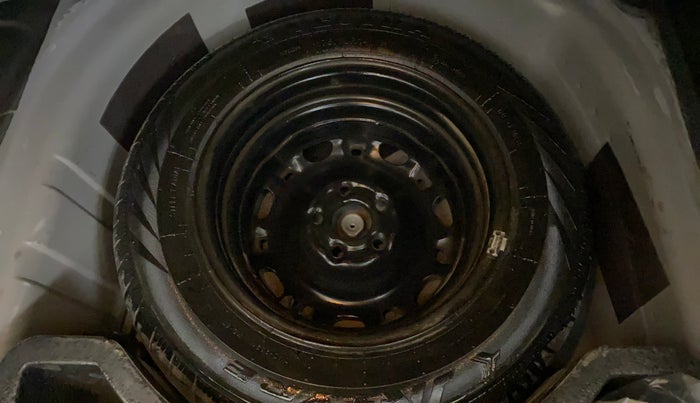 2016 Volkswagen Vento HIGHLINE 1.6 MPI, Petrol, Manual, 94,776 km, Spare Tyre