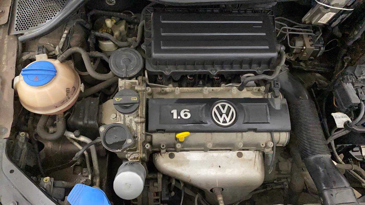 2016 Volkswagen Vento HIGHLINE 1.6 MPI, Petrol, Manual, 94,431 km, Engine View - Right