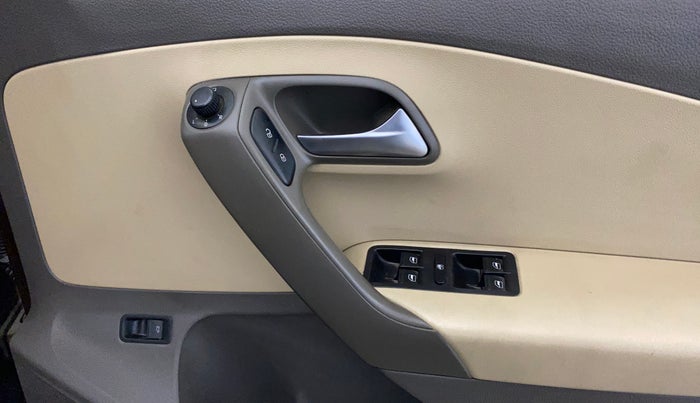 2016 Volkswagen Vento HIGHLINE 1.6 MPI, Petrol, Manual, 94,776 km, Driver Side Door Panels Control