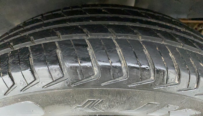 2016 Renault Kwid RXT, Petrol, Manual, 42,471 km, Left Rear Tyre Tread