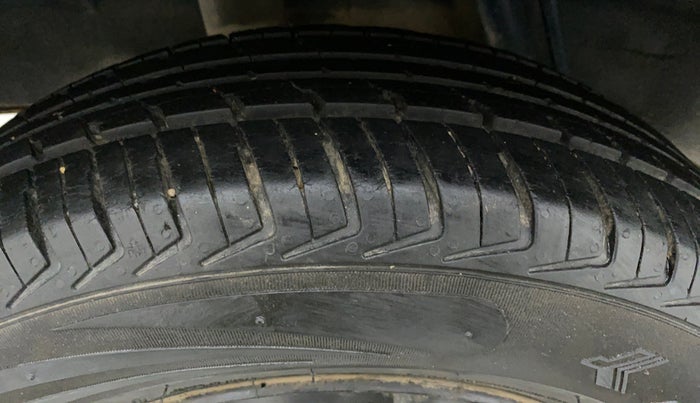 2016 Renault Kwid RXT, Petrol, Manual, 42,471 km, Right Rear Tyre Tread