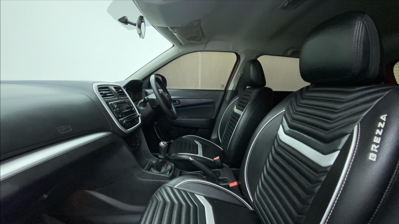 2020 Maruti Vitara Brezza VXI, Petrol, Manual, 40,725 km, Right Side Front Door Cabin