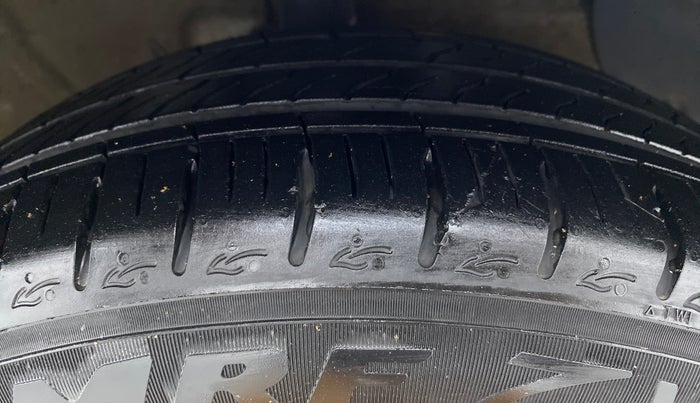 2020 Hyundai AURA SX+ AT 1.2CRDI, Diesel, Automatic, 12,495 km, Right Front Tyre Tread