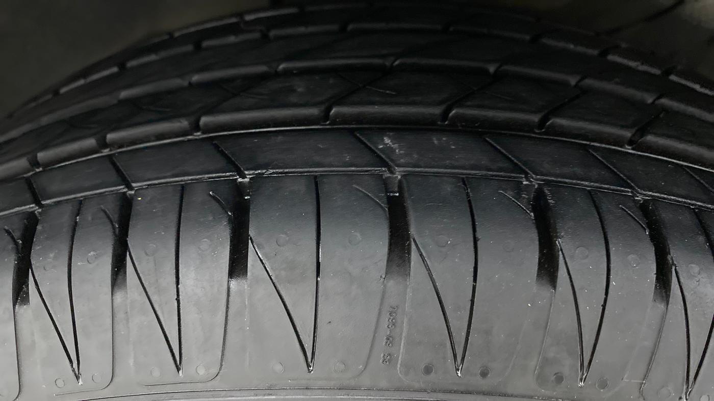 2020 KIA SONET GTX PLUS DCT 1.0, Petrol, Automatic, 10,977 km, Left Front Tyre Tread