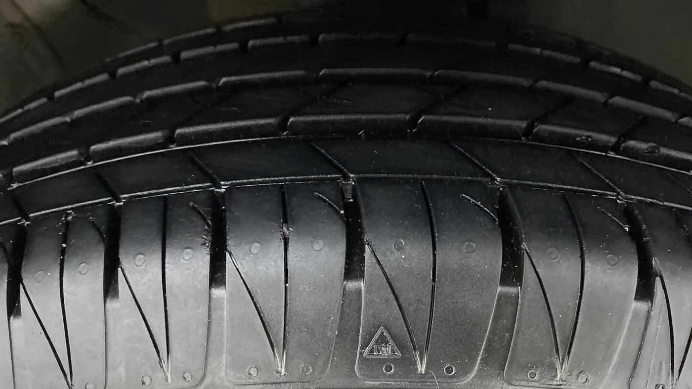 2020 KIA SONET GTX PLUS DCT 1.0, Petrol, Automatic, 10,977 km, Right Front Tyre Tread