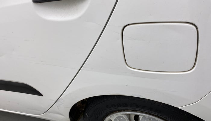 2014 Hyundai i10 MAGNA 1.1, CNG, Manual, 1,00,854 km, Left quarter panel - Minor scratches
