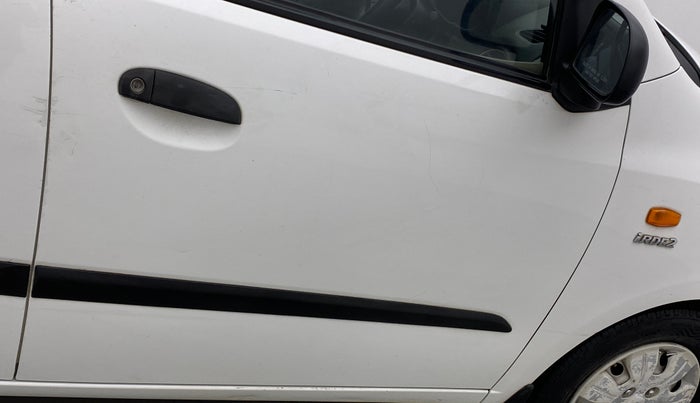 2014 Hyundai i10 MAGNA 1.1, CNG, Manual, 1,00,854 km, Driver-side door - Minor scratches
