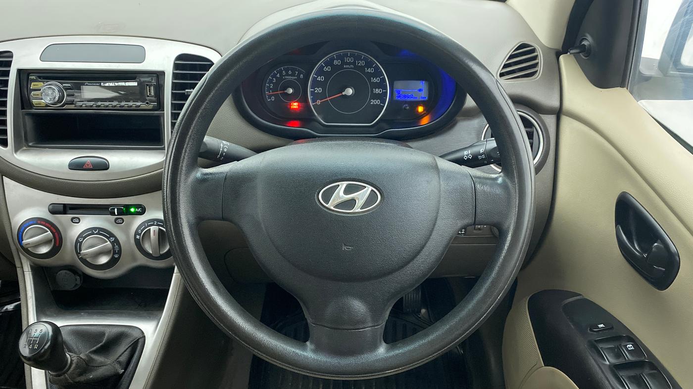 2014 Hyundai i10 MAGNA 1.1, CNG, Manual, 1,00,854 km, Steering Wheel Close Up