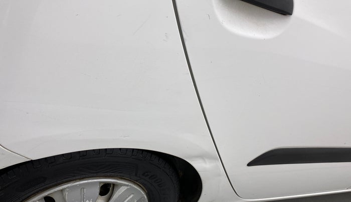 2014 Hyundai i10 MAGNA 1.1, CNG, Manual, 1,00,854 km, Right quarter panel - Slightly dented