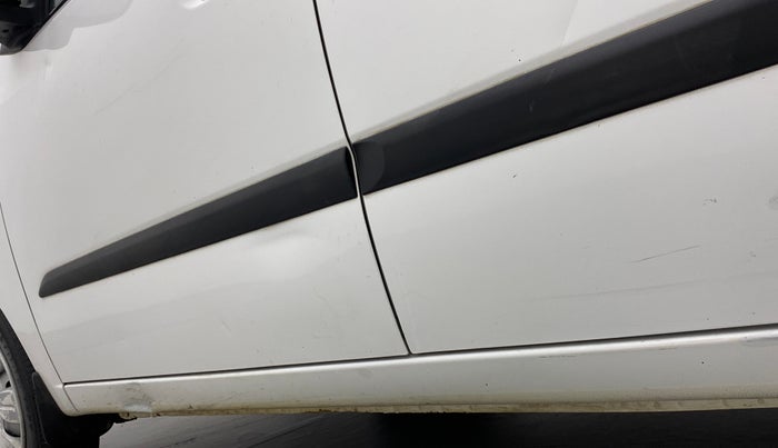 2014 Hyundai i10 MAGNA 1.1, CNG, Manual, 1,00,854 km, Left running board - Slightly dented