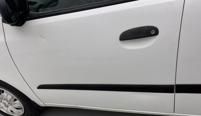 2014 Hyundai i10 MAGNA 1.1, CNG, Manual, 1,00,854 km, Front passenger door - Minor scratches