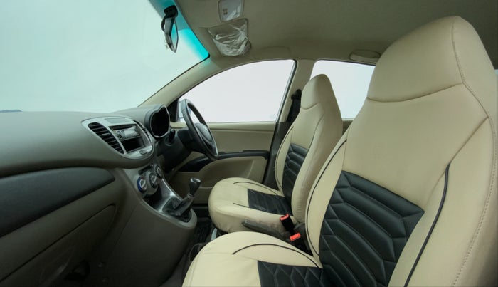 2014 Hyundai i10 MAGNA 1.1, CNG, Manual, 1,00,854 km, Right Side Front Door Cabin