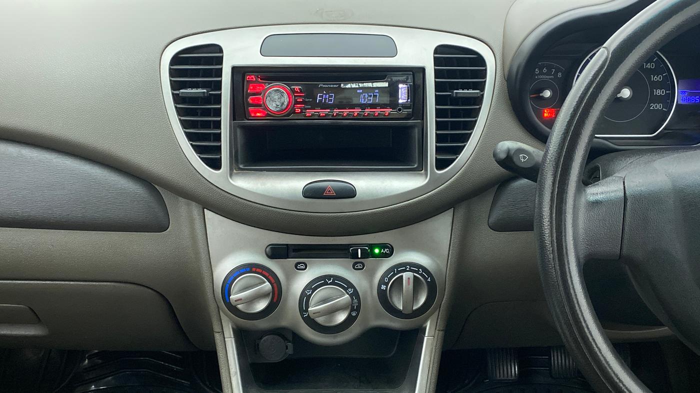 2014 Hyundai i10 MAGNA 1.1, CNG, Manual, 1,00,854 km, Air Conditioner