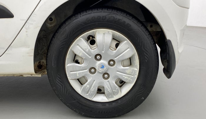 2014 Hyundai i10 MAGNA 1.1, CNG, Manual, 1,00,854 km, Left Rear Wheel