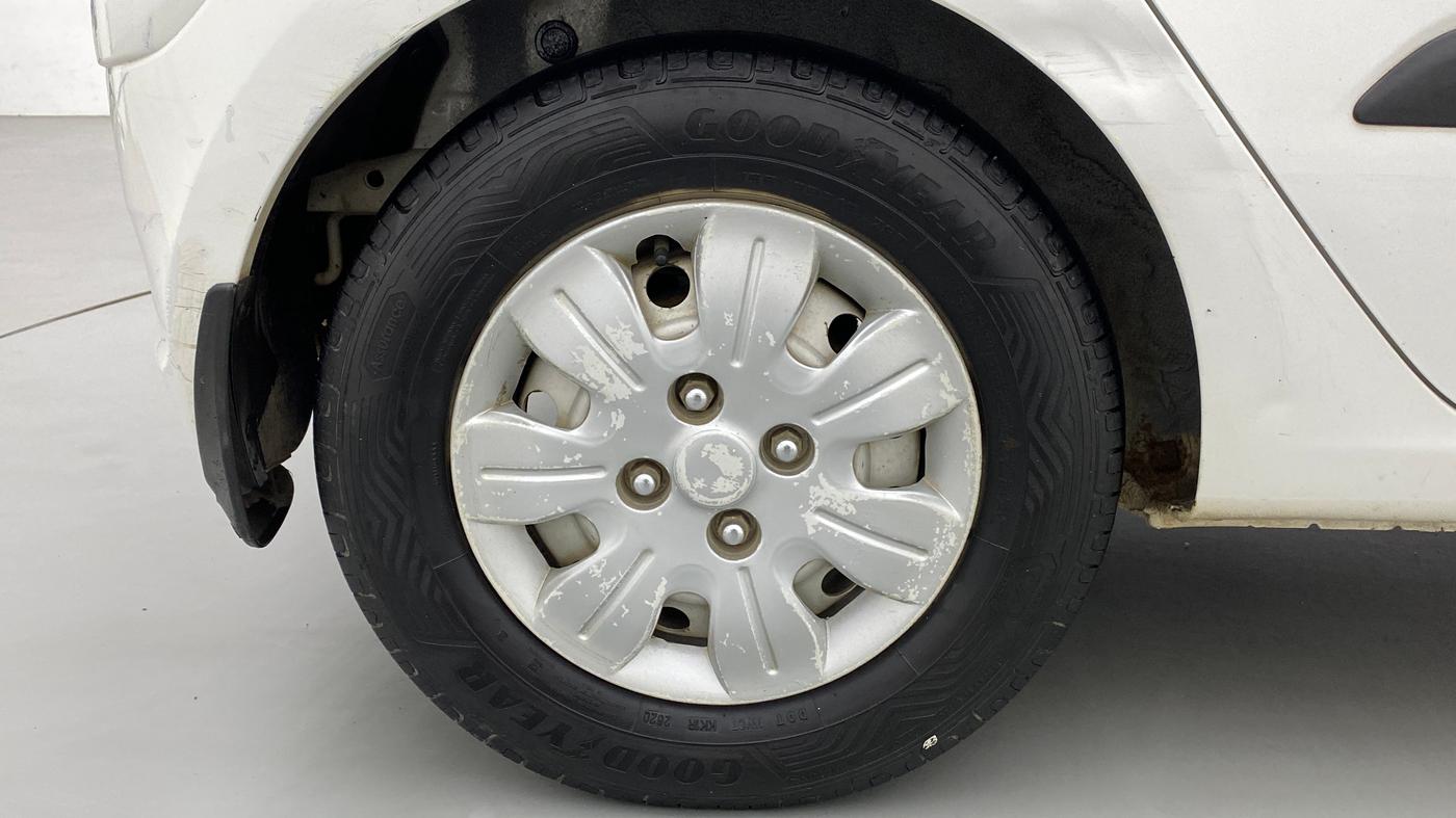 2014 Hyundai i10 MAGNA 1.1, CNG, Manual, 1,00,854 km, Right Rear Wheel