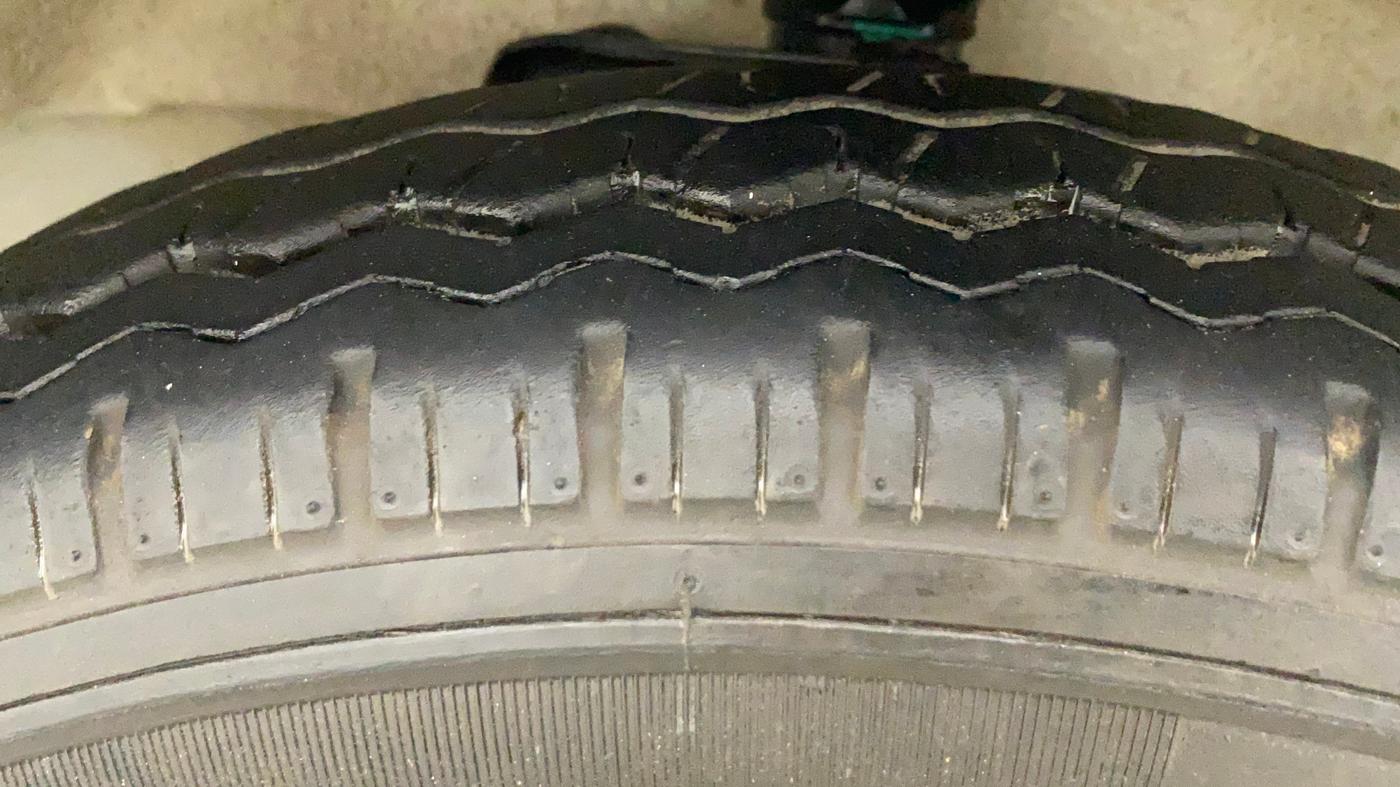 2022 Maruti Eeco 5 STR AC CNG, CNG, Manual, 10,783 km, Left Front Tyre Tread