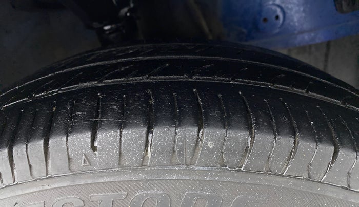 2014 Hyundai Eon ERA +, Petrol, Manual, 32,084 km, Right Front Tyre Tread