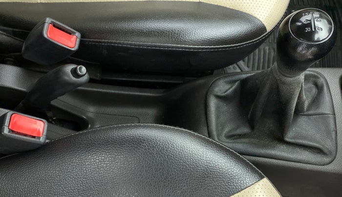 2014 Hyundai Eon ERA +, Petrol, Manual, 32,084 km, Gear Lever
