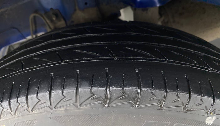 2014 Hyundai Eon ERA +, Petrol, Manual, 32,084 km, Right Rear Tyre Tread