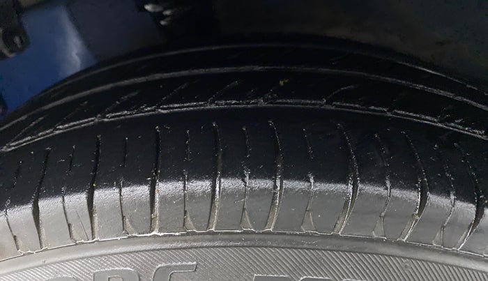 2014 Hyundai Eon ERA +, Petrol, Manual, 32,084 km, Left Front Tyre Tread